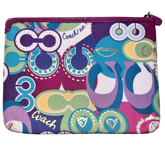 Coach Handbags - EUC Coach Poppy ipad case